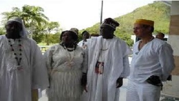 Difference between a Babalawo and a Santero
